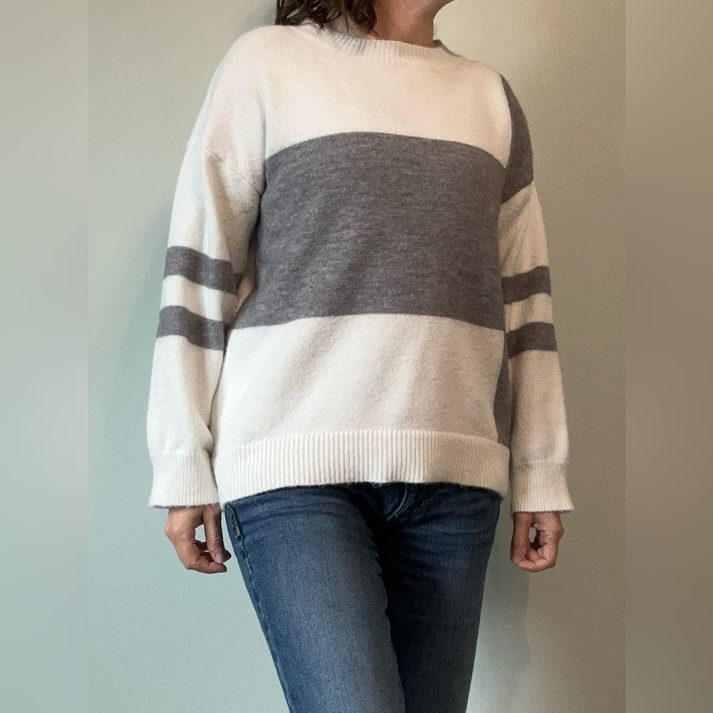 Colorblock asymmetrical sweater - Picture 4 of 4